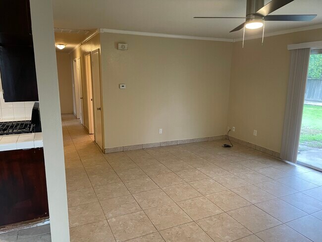 Building Photo - 1333 Woodside Dr