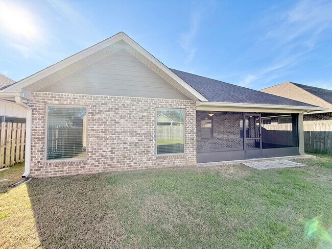 Building Photo - Spacious 3-Bedroom Home - Stonechase