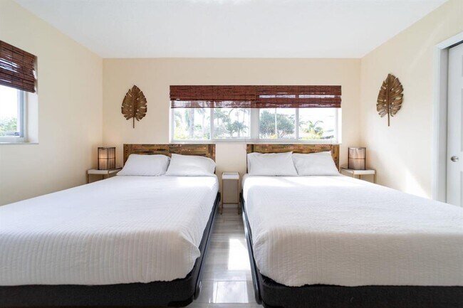 Building Photo - 2101 NE 15th St