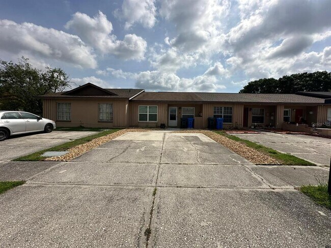 Building Photo - 1715 Oak Branch Ct
