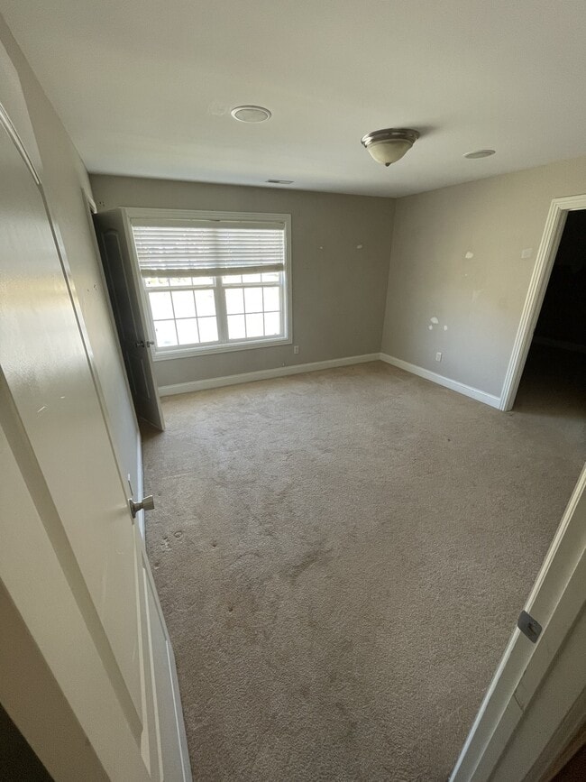 Building Photo - 426 Creekview Dr