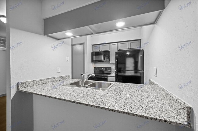 Building Photo - 9520 Royal Ln
