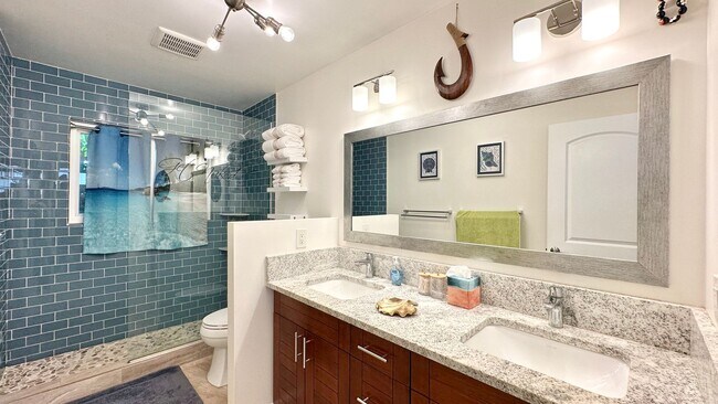 Building Photo - Fully Furnished 4 BD/3 BA Home in Mariner's Ridge!! Includes 1 Garage PRKG, W/D, Sep. Studio, & G...