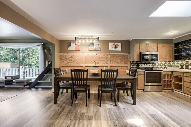 Building Photo - 3bd/1.75ba Issaquah Home
