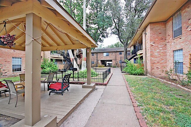 Building Photo - 5704 Edgemoor Dr