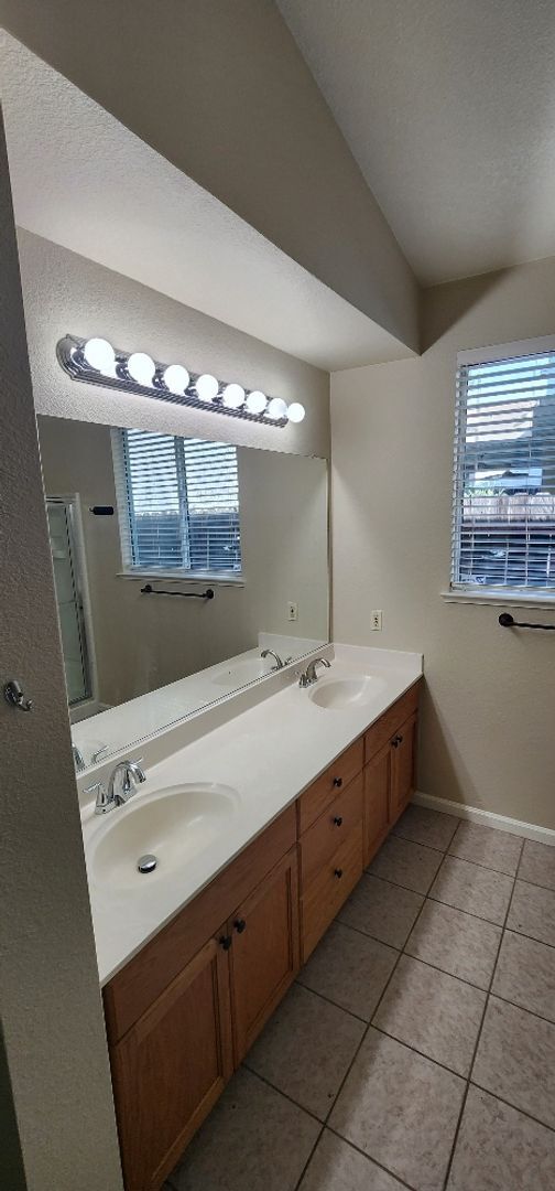 Building Photo - Beautiful Single-Story 4BR/2BA Home – Quie...