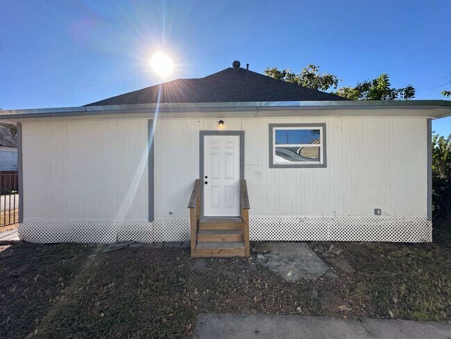 Building Photo - 1912 Gentry St