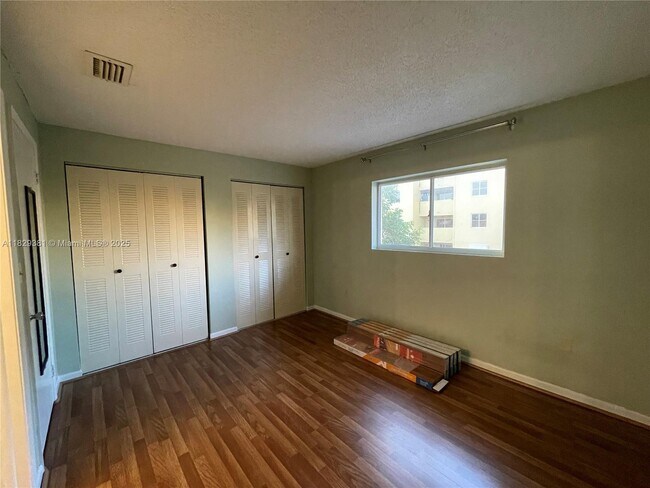 Building Photo - 14970 SW 82nd Ln