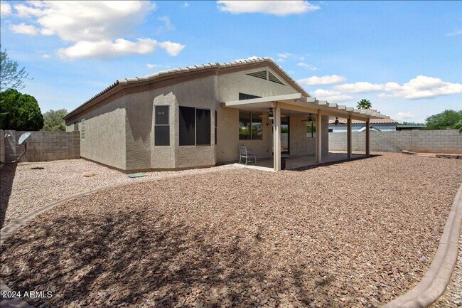 Building Photo - Spacious Corner Lot Home with 3-Car Garage in Surprise