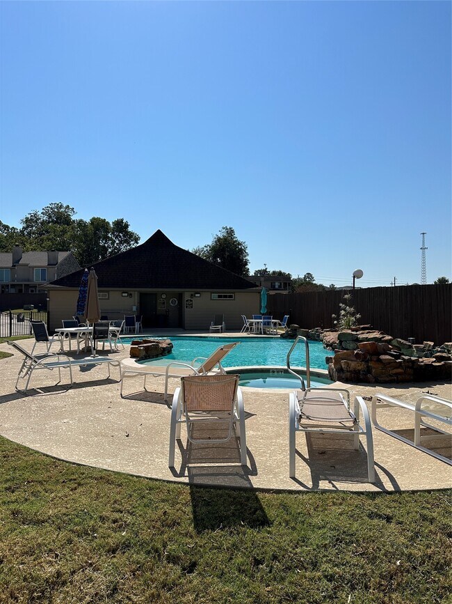 Building Photo - 17570 Hwy 105 W