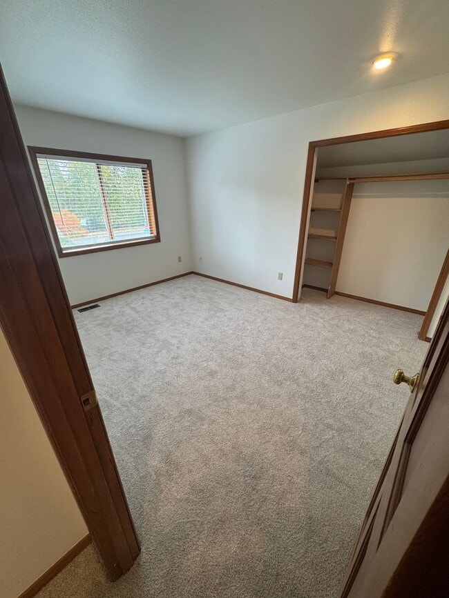 Building Photo - Gorgeous 3 Bedroom • 2.5 Bath Home Recently Remodeled and Ready for you!