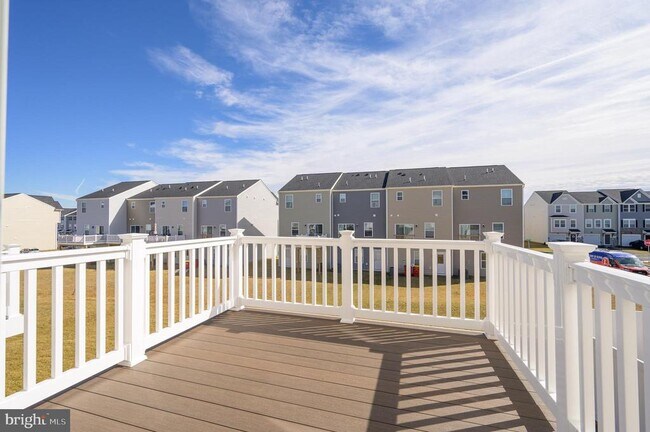 Building Photo - 14 Trotting Rd