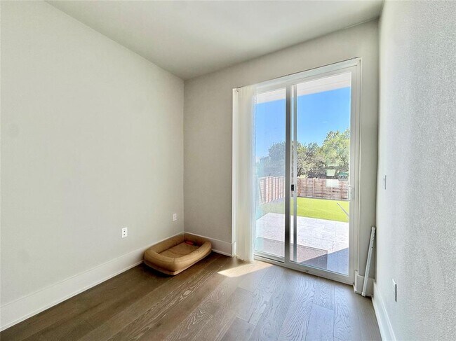 Building Photo - 7915 Floracita Ln