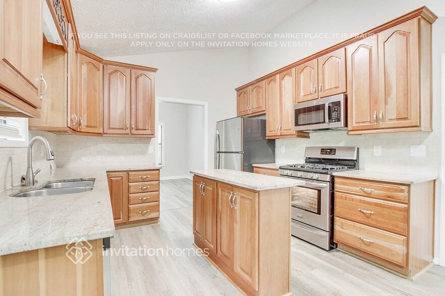 Building Photo - 830 Sunset Ct NW