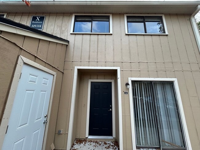 Building Photo - 2 Story Townhouse in Hawthorne Reserve