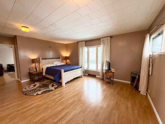 Building Photo - 2909 Oakton St