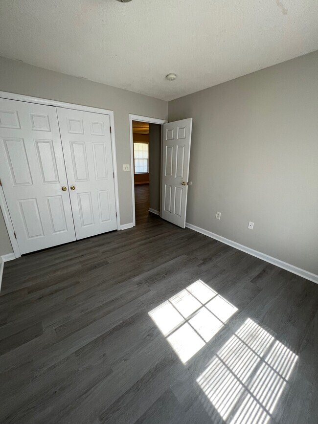 Building Photo - 4319 Hines St