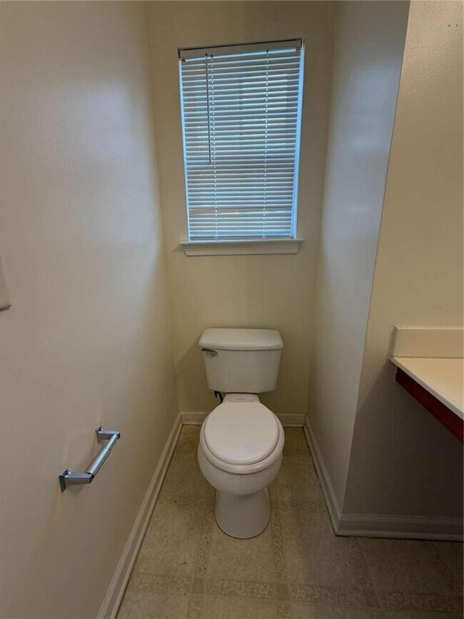 Building Photo - 644 Kenridge Dr