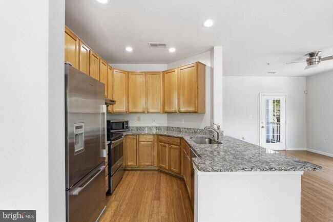 Building Photo - 6495 Tayack Pl