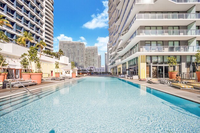 Building Photo - 1300 S Miami Ave