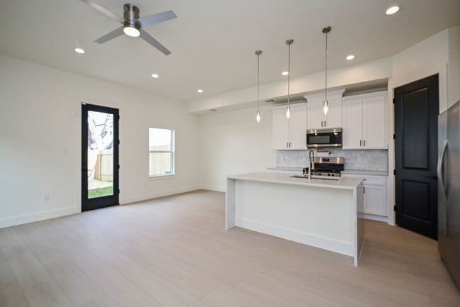 Building Photo - 3839 Noah St