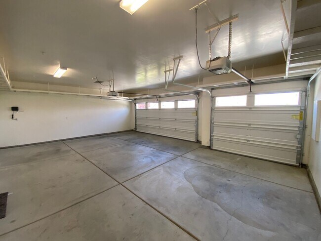 Building Photo - 3163 Parks Ave