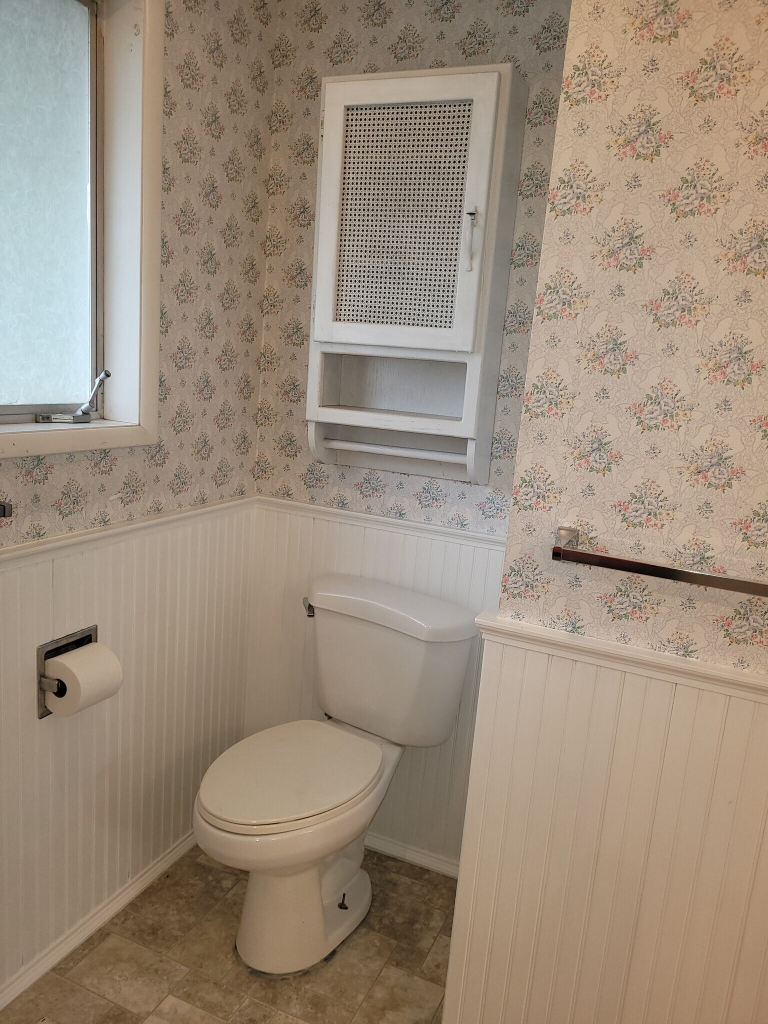 FRONT HALL BATHROOM - 5955 SW 179th Ave