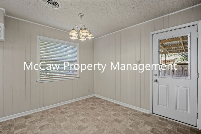 Building Photo - 1110 Rosedale Dr