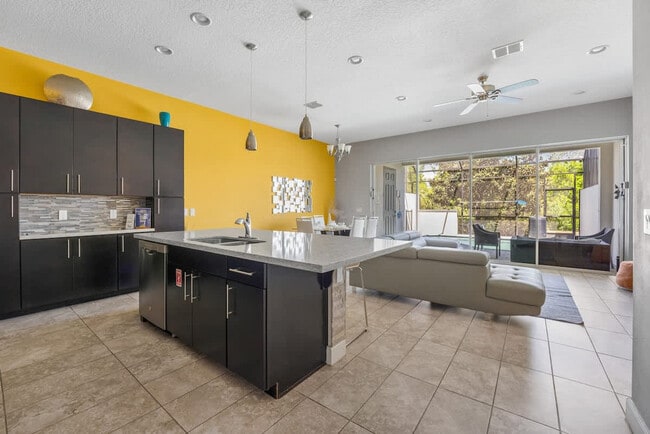 Building Photo - 466 Captiva Dr