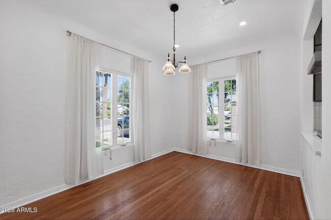 Building Photo - 311 West Campbell Ave