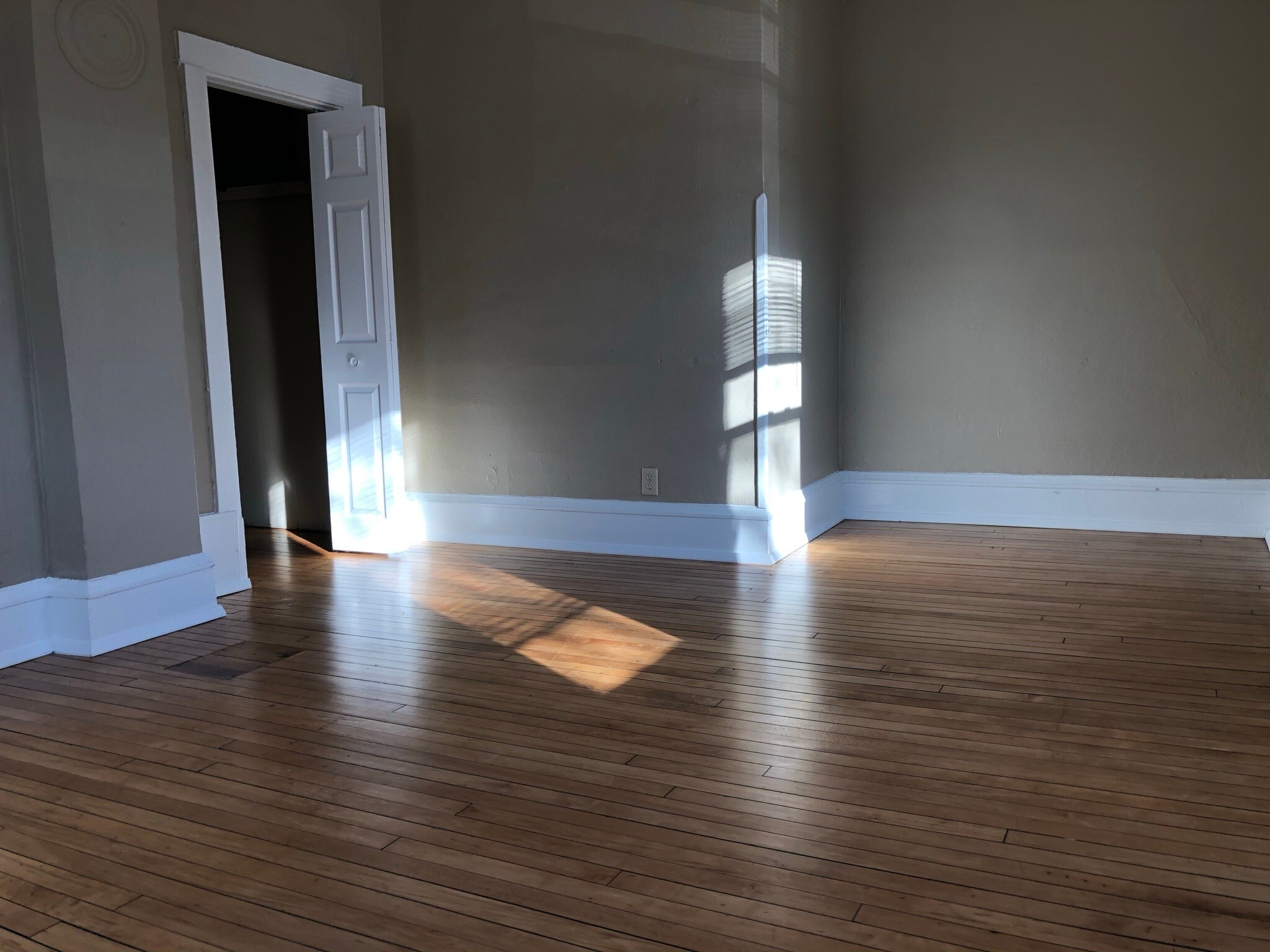 Nice size closet in bedroom - 1749 Wordsworth Ave