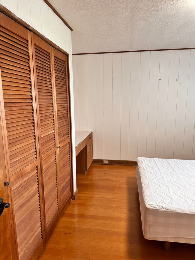 Building Photo - Kaumana Terrace Home