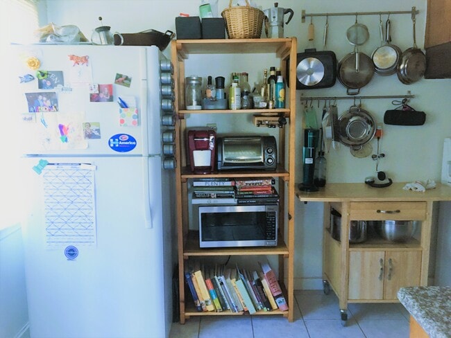 Building Photo - 466 N Orange Grove Ave