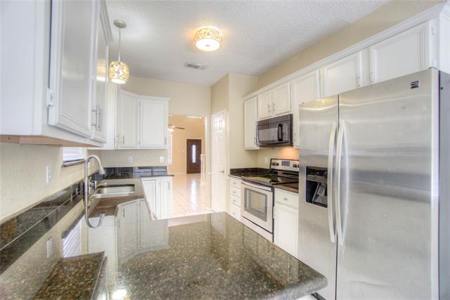 Building Photo - 2218 Meadowstone Dr