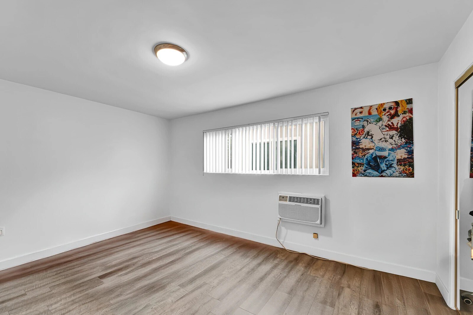 Building Photo - 925 W 30th St