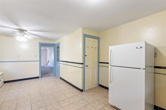 Building Photo - 4 Chase Ln