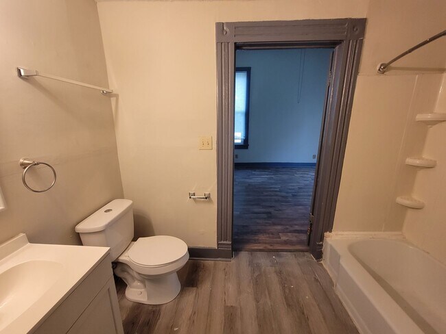 Building Photo - 508 3rd St