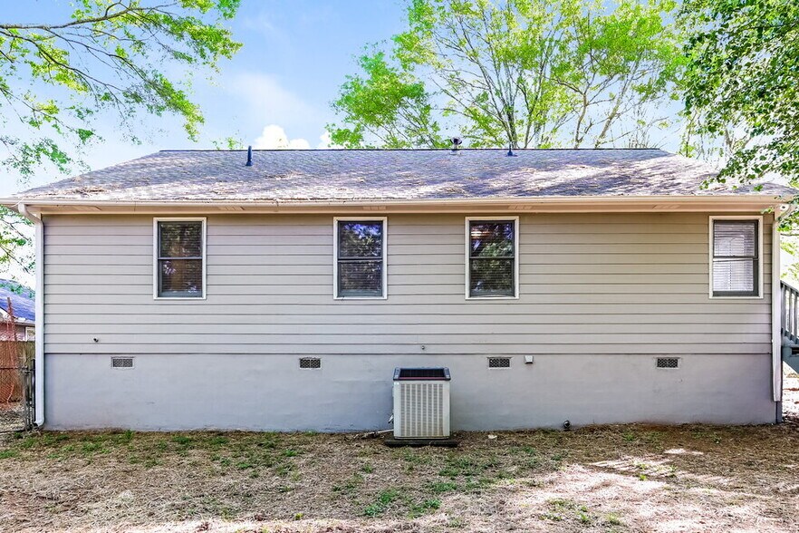 Building Photo - 430 Rosehill Dr