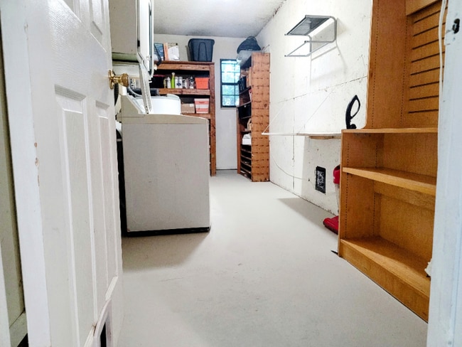 Building Photo - 10777 Bolyard Dr