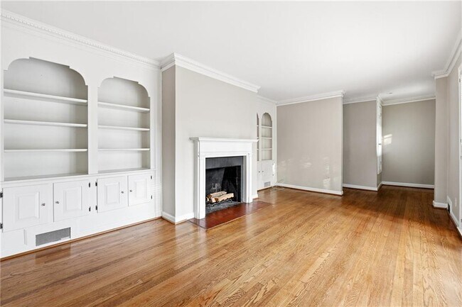 Building Photo - 1846 Fernwood Rd NW