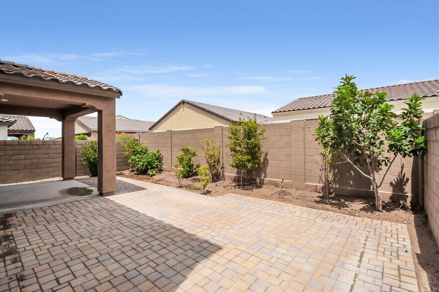 Building Photo - 9546 E Thornbush Ave