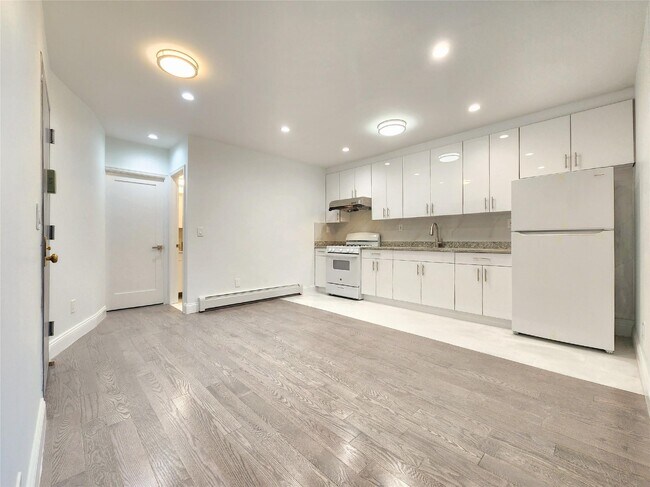 Building Photo - 76-12 Woodside Ave