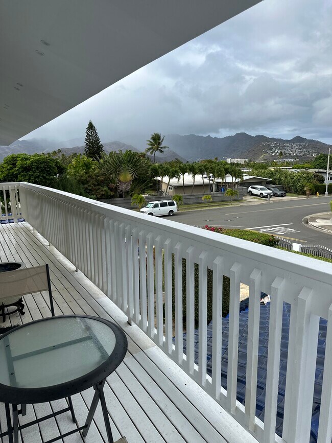 Huge private Balcony - 33 Nawiliwili St
