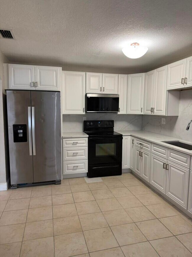Building Photo - 9519 Birmingham Dr