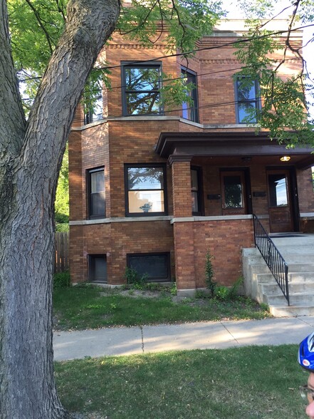 charming brick vintage 2 flat - 421 Hannah Avenue