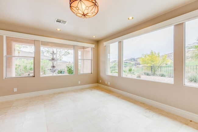 Building Photo - Live The Red Rock Country Club Lifestyle!!