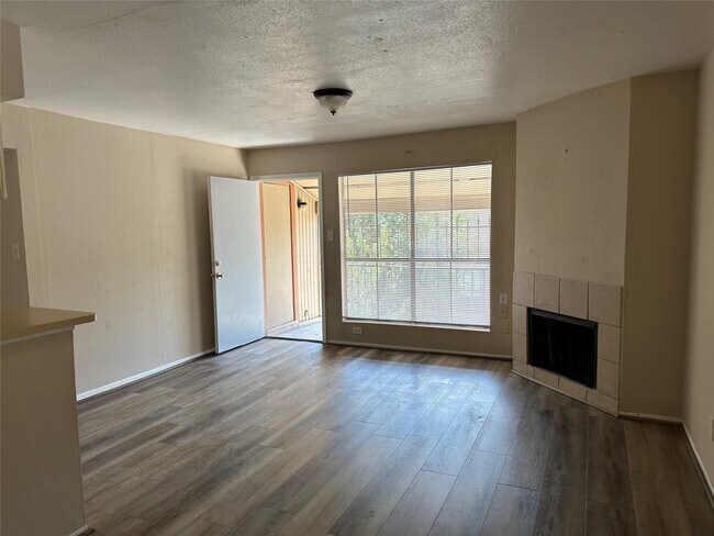 Building Photo - 10100 S Gessner Rd