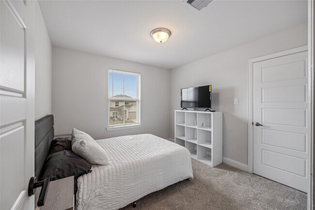 Building Photo - 32906 Ruthie Dean Dr