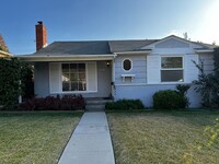 Building Photo - 3 Bed 2 Bath Home For Rent in an Excellent...