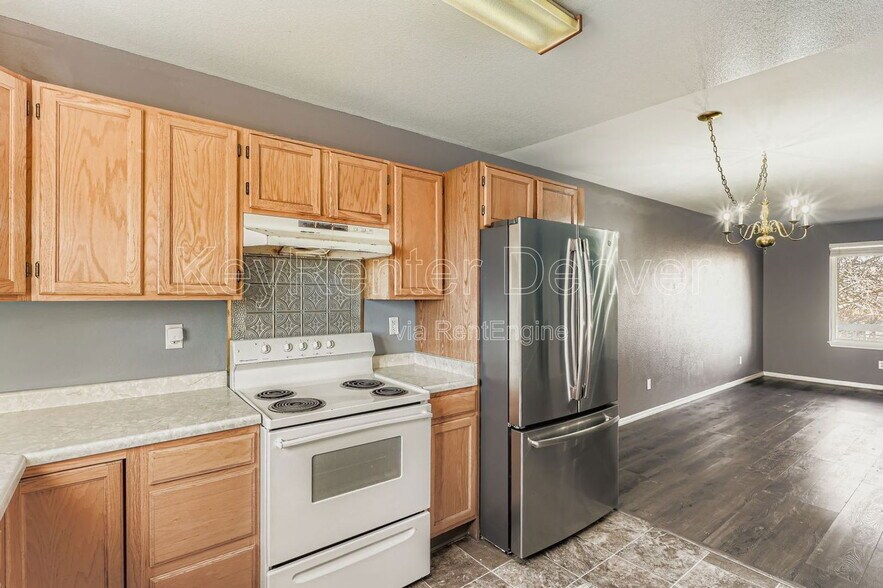 Building Photo - 2900 W 65th Ave